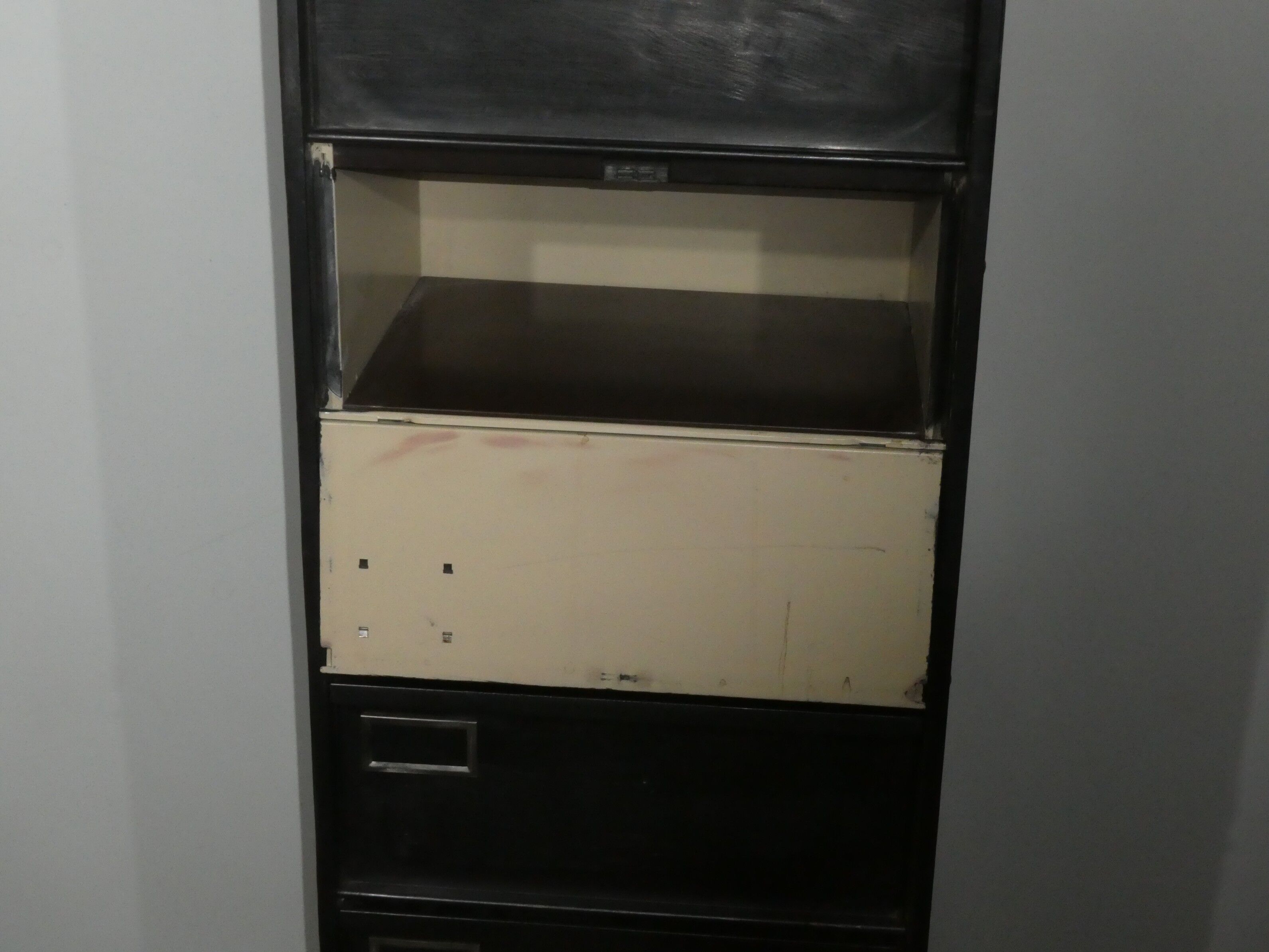 Meuble à clapets