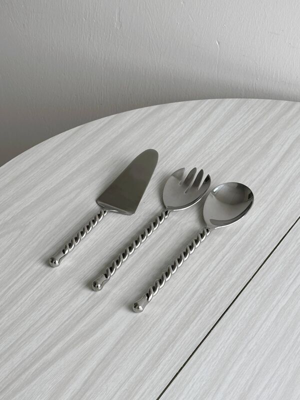 Couverts à salade et pelle à tarte en métal argenté torsadé