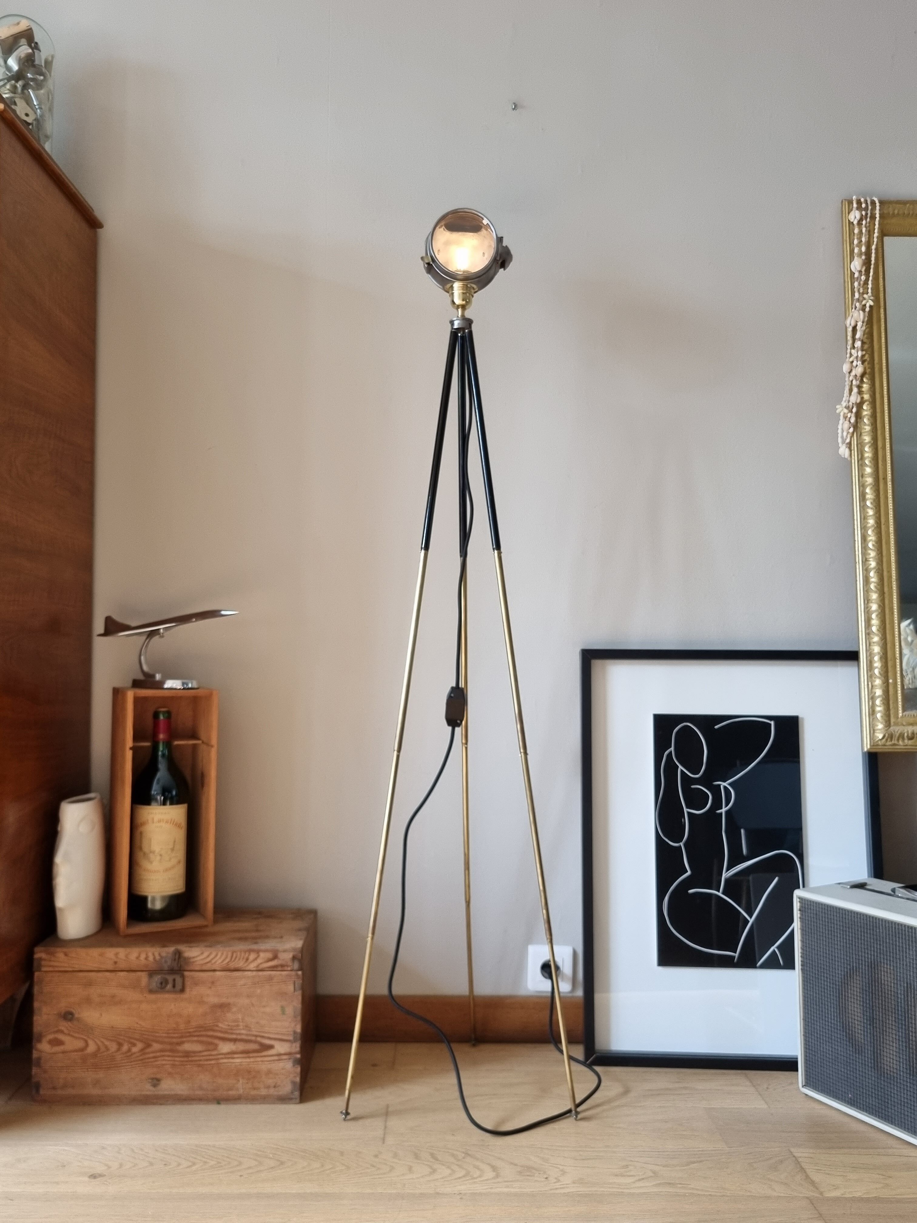 Former tripod projector, Besnard Paris, ca. 1910