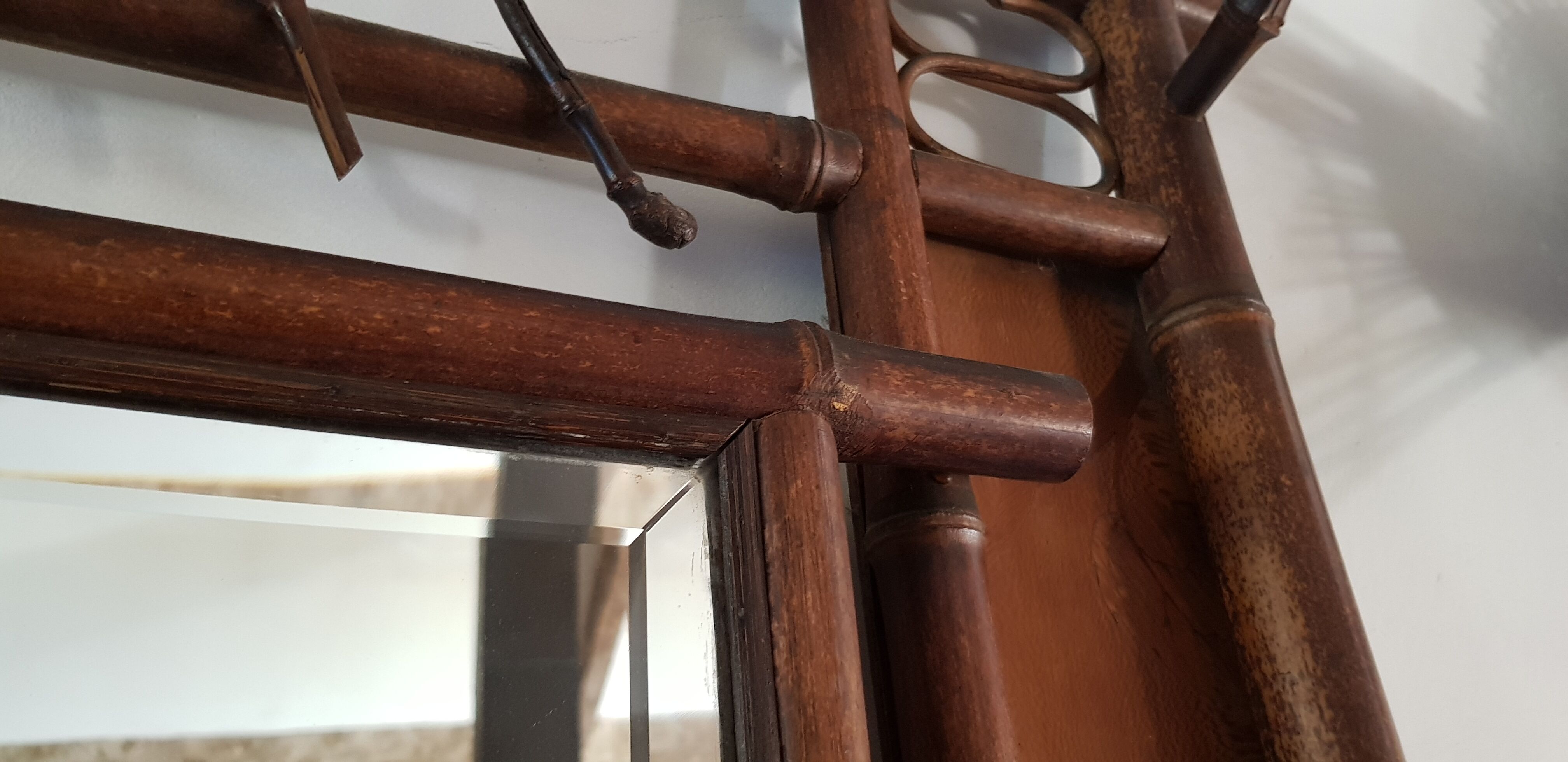 Coat-wearing coats, hats and umbrellas