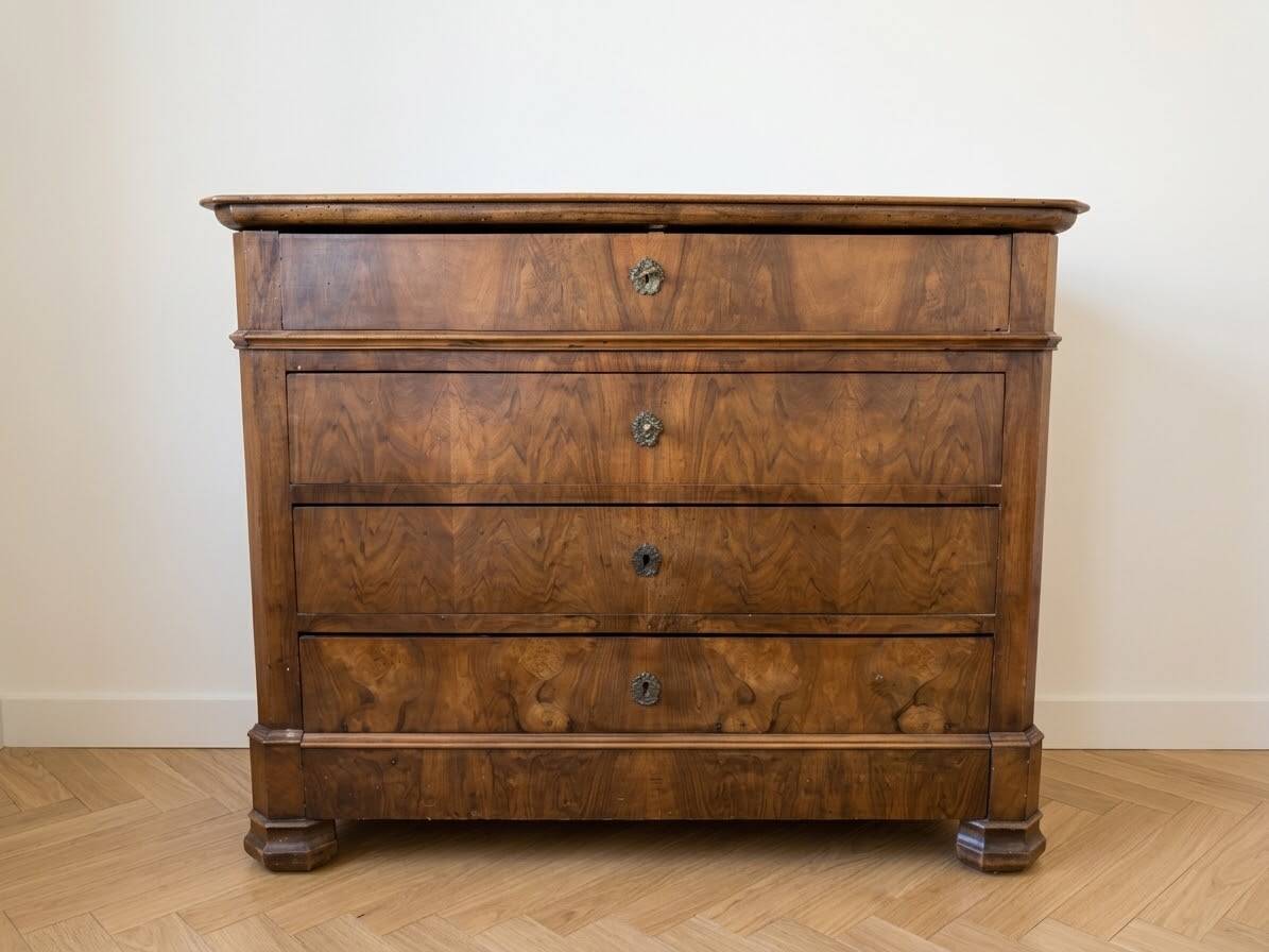 Antique wooden chest of drawers