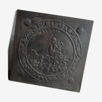 Fireplace plate in cherub cast iron