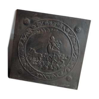 Fireplace plate in cherub cast iron