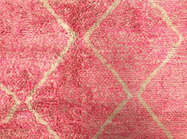 Handmade Moroccan wool rug size 150 x 250 cm pink