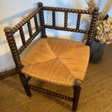 Corner chair in turned wood and straw
