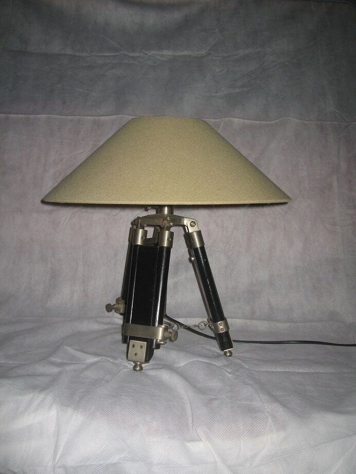 Lamp tripod telescopic feet
