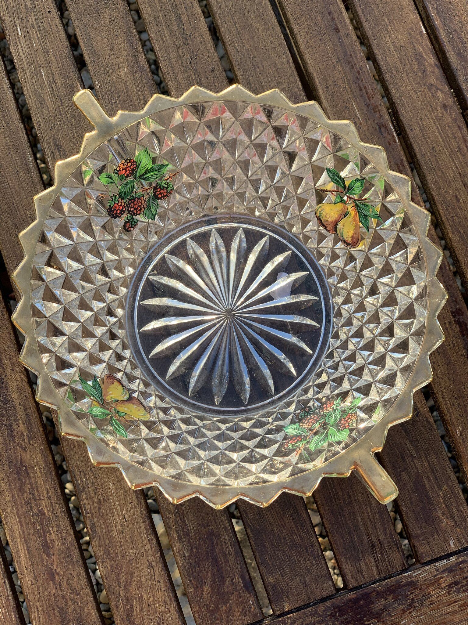 Diamond tip glass fruit cup