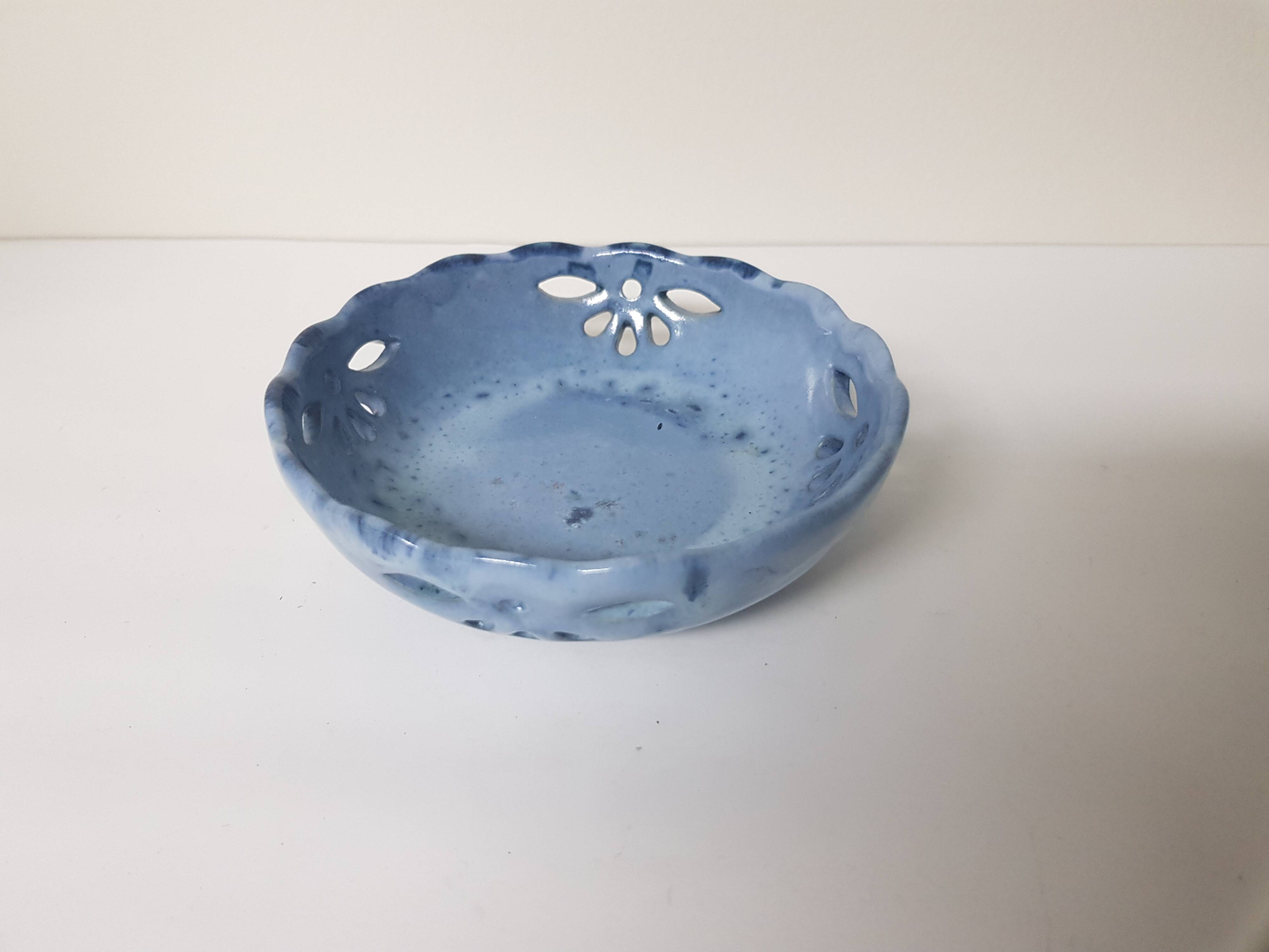 Blue ceramic empty pocket / bowl signed (signature to be identified)