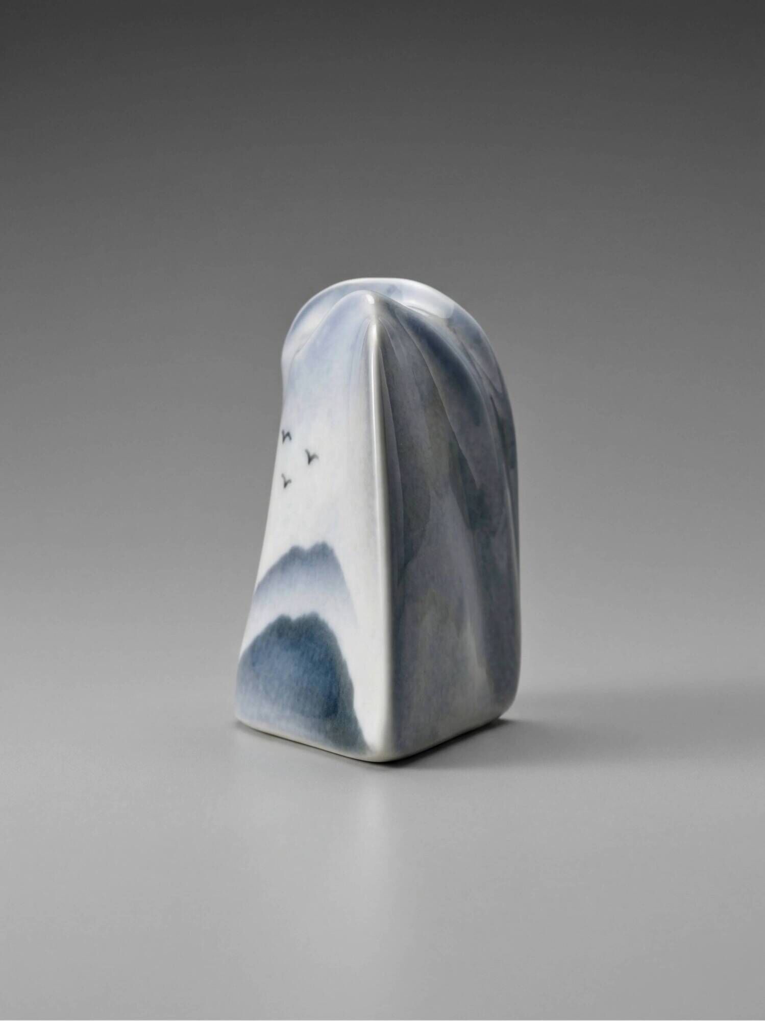Virebent porcelain vase – blue landscape design – soliflore design – made in France – 13 cm