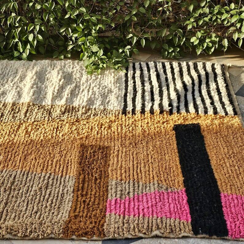 Handmade ecru rug with geometric patterns 200cm x 300cm