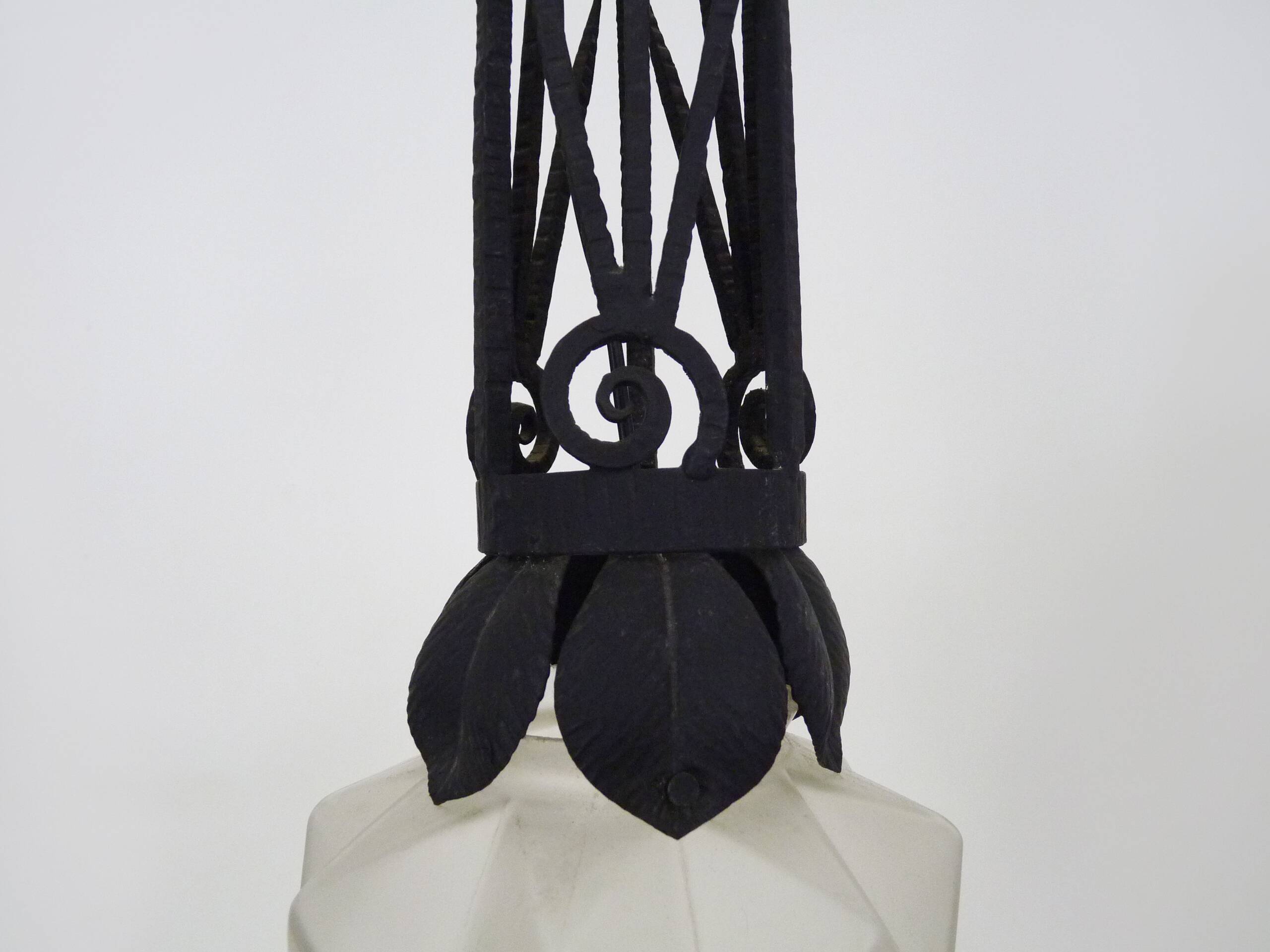 Chandelier, Art Deco suspension in wrought iron and star globe in glass paste.
