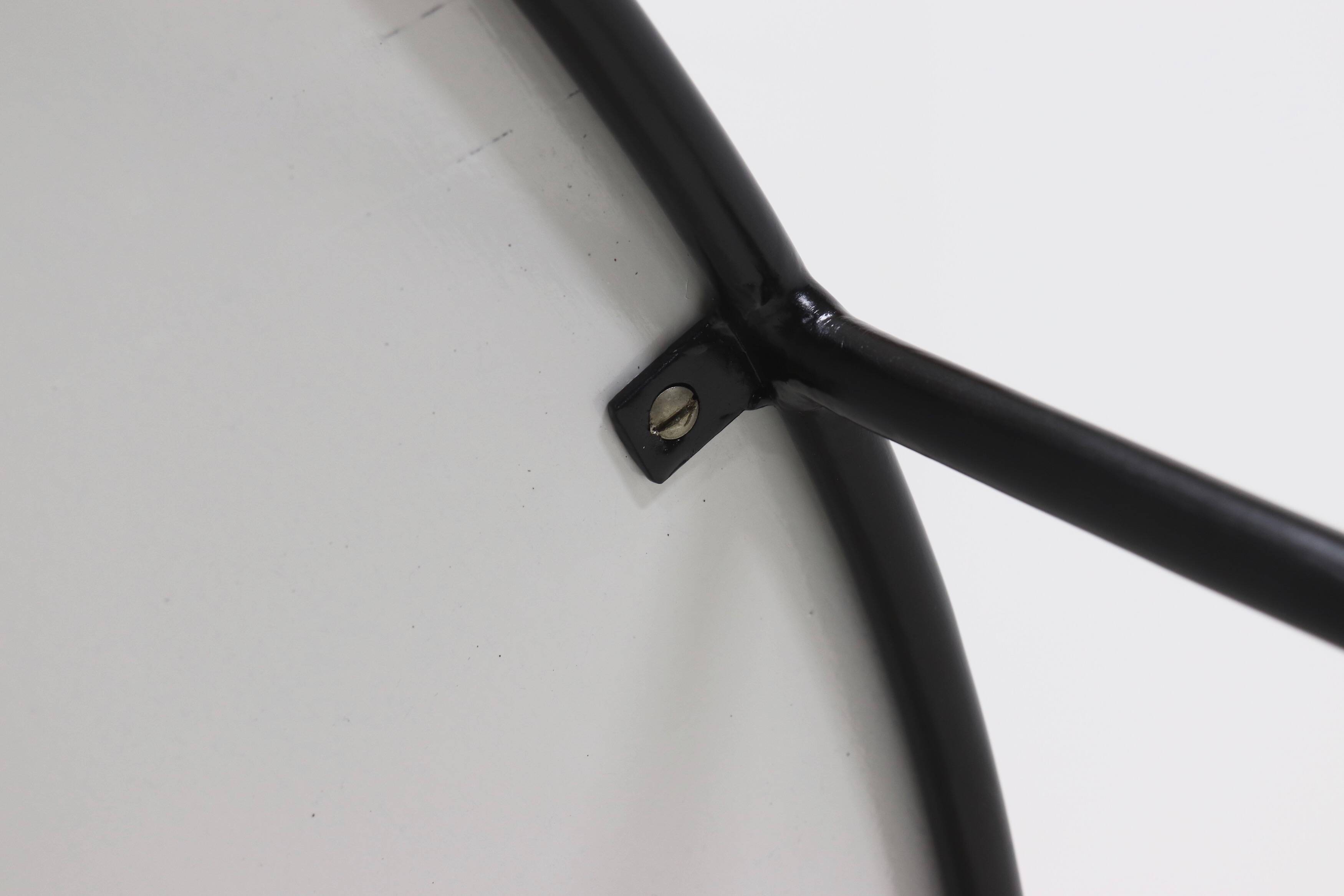 Round Coffee Table by Paul McCobb for Metz & Co 1950s