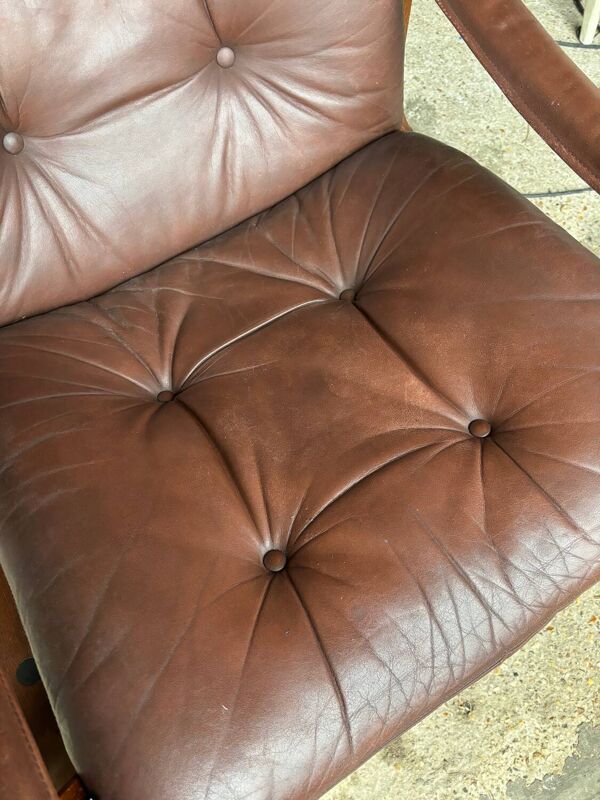 Fauteuil cuir et bois scandinave Fauteuil Kengu Elsa & Nordahl Solheim- Rykken