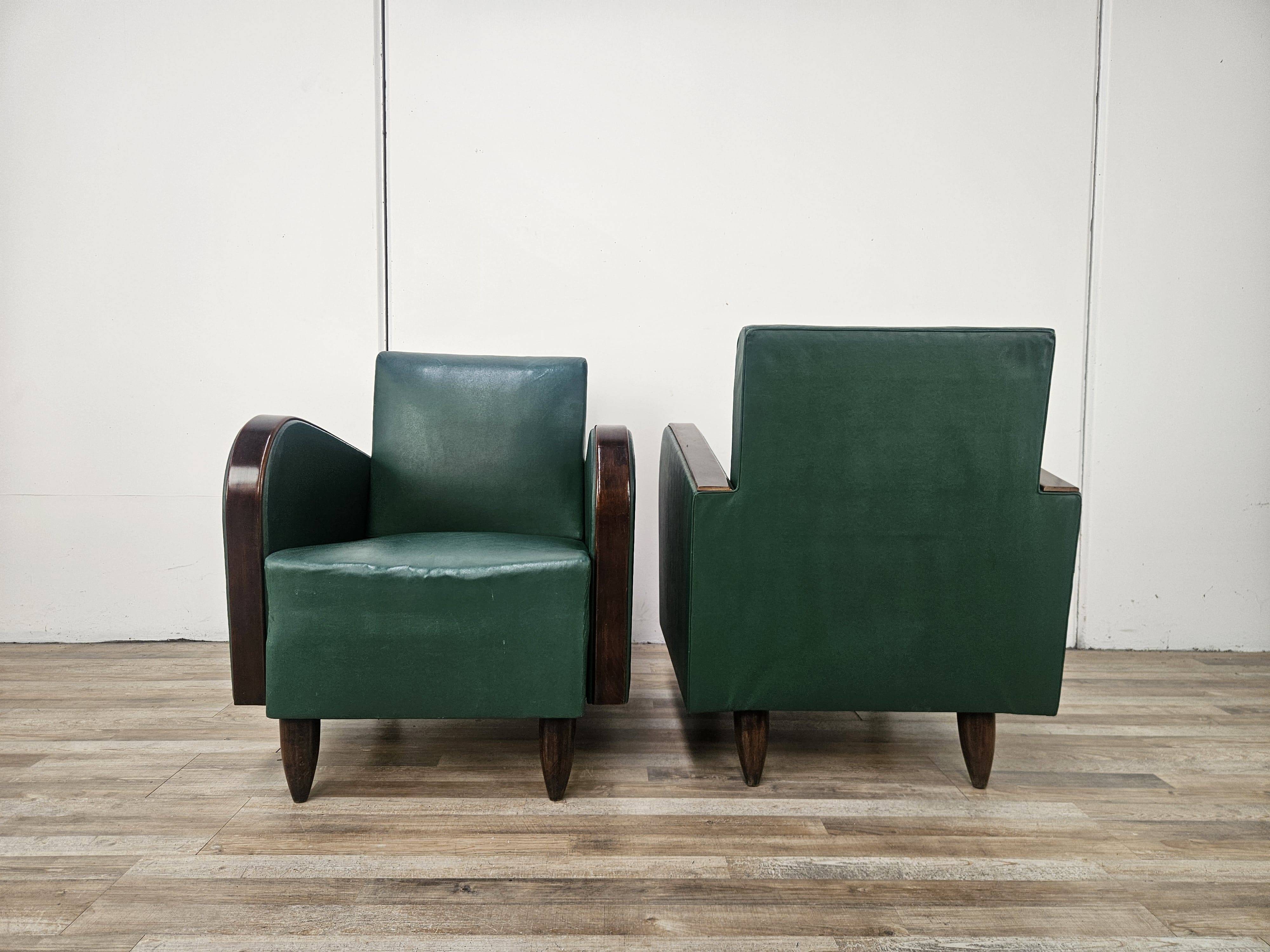 Pair of Art Decò armchairs in walnut and green leather, 1940