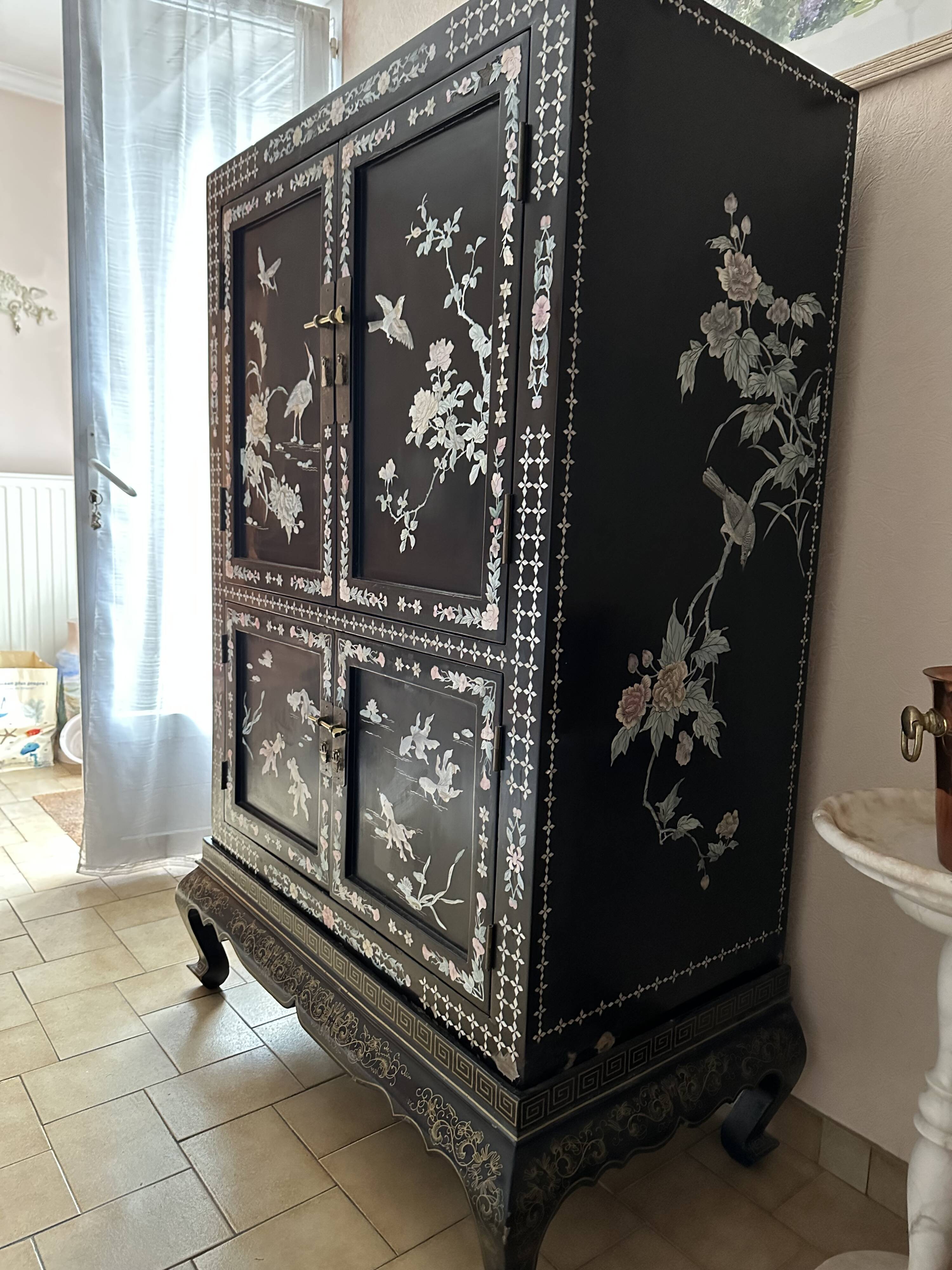 Chinese wedding cabinet – Art furniture, Paris