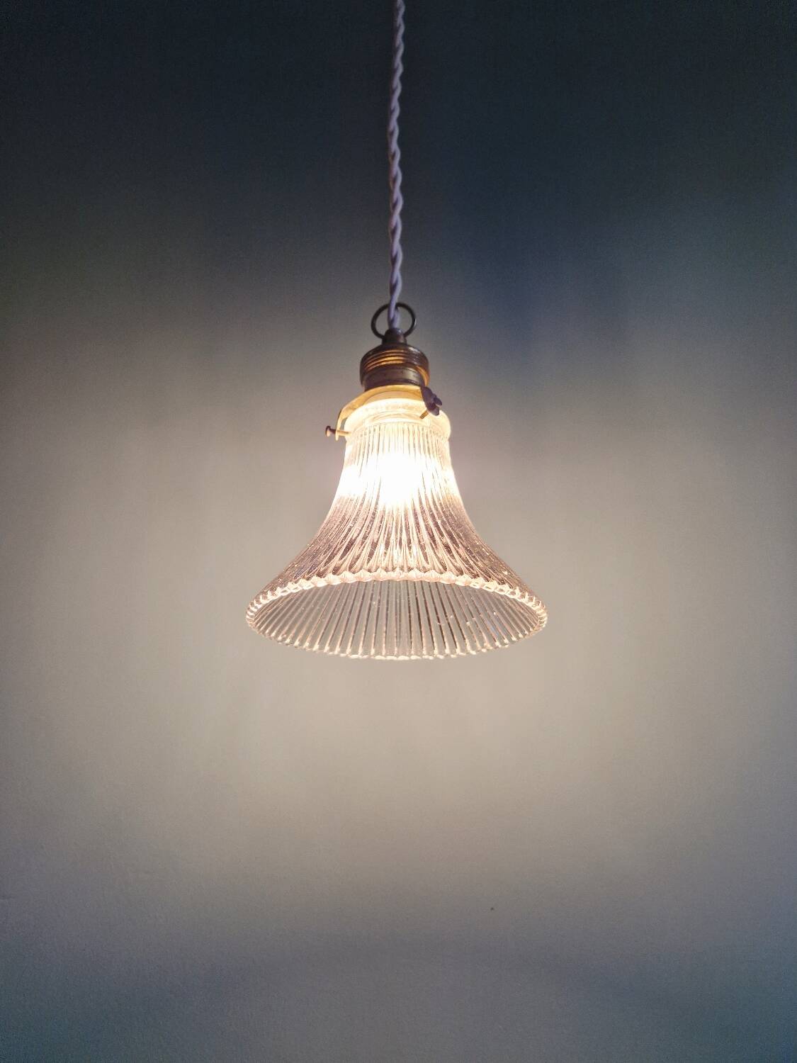 Suspension/baladeuse Art Déco en verre transparent rainuré, 1920-30 