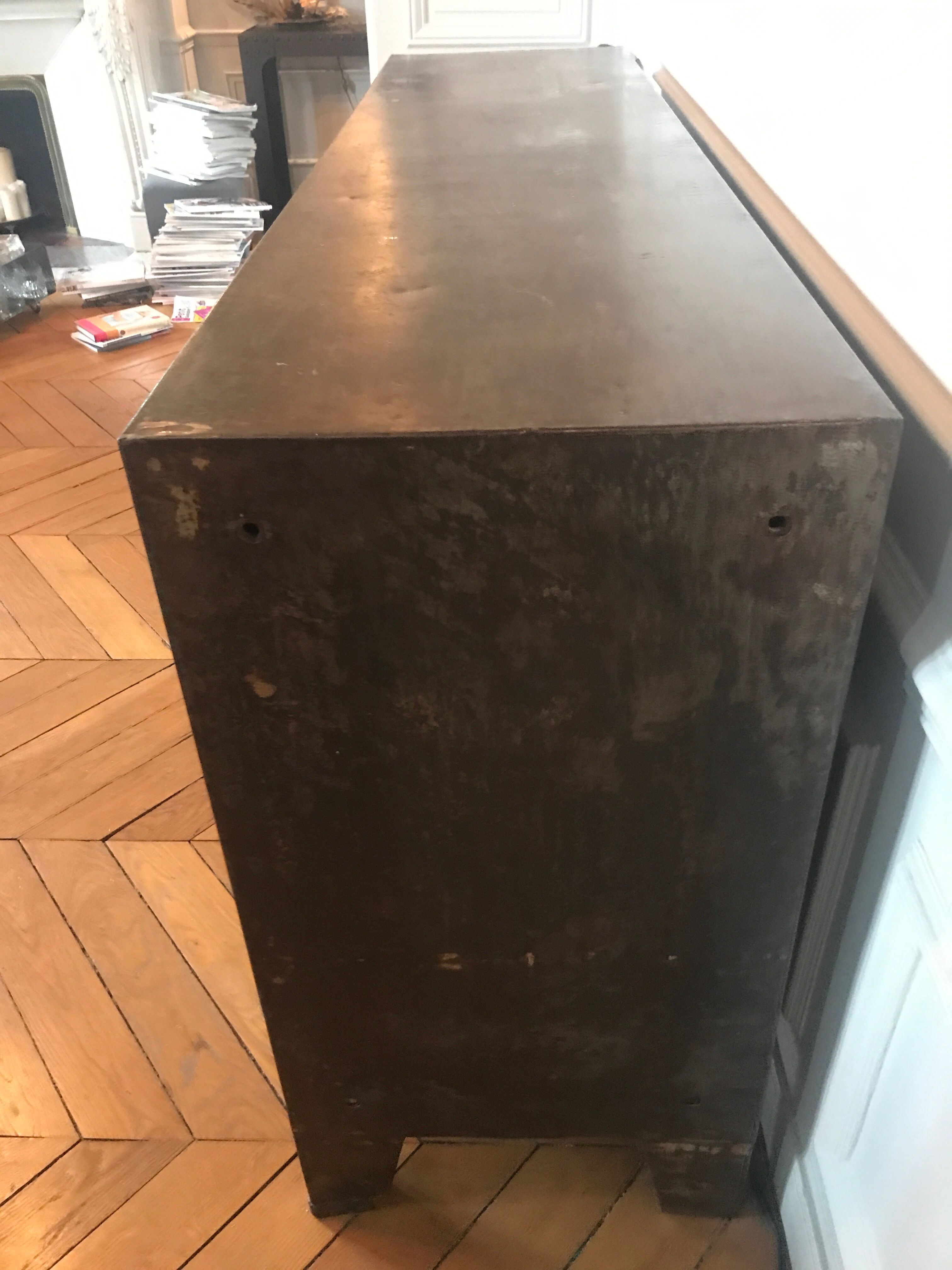 Metal buffet