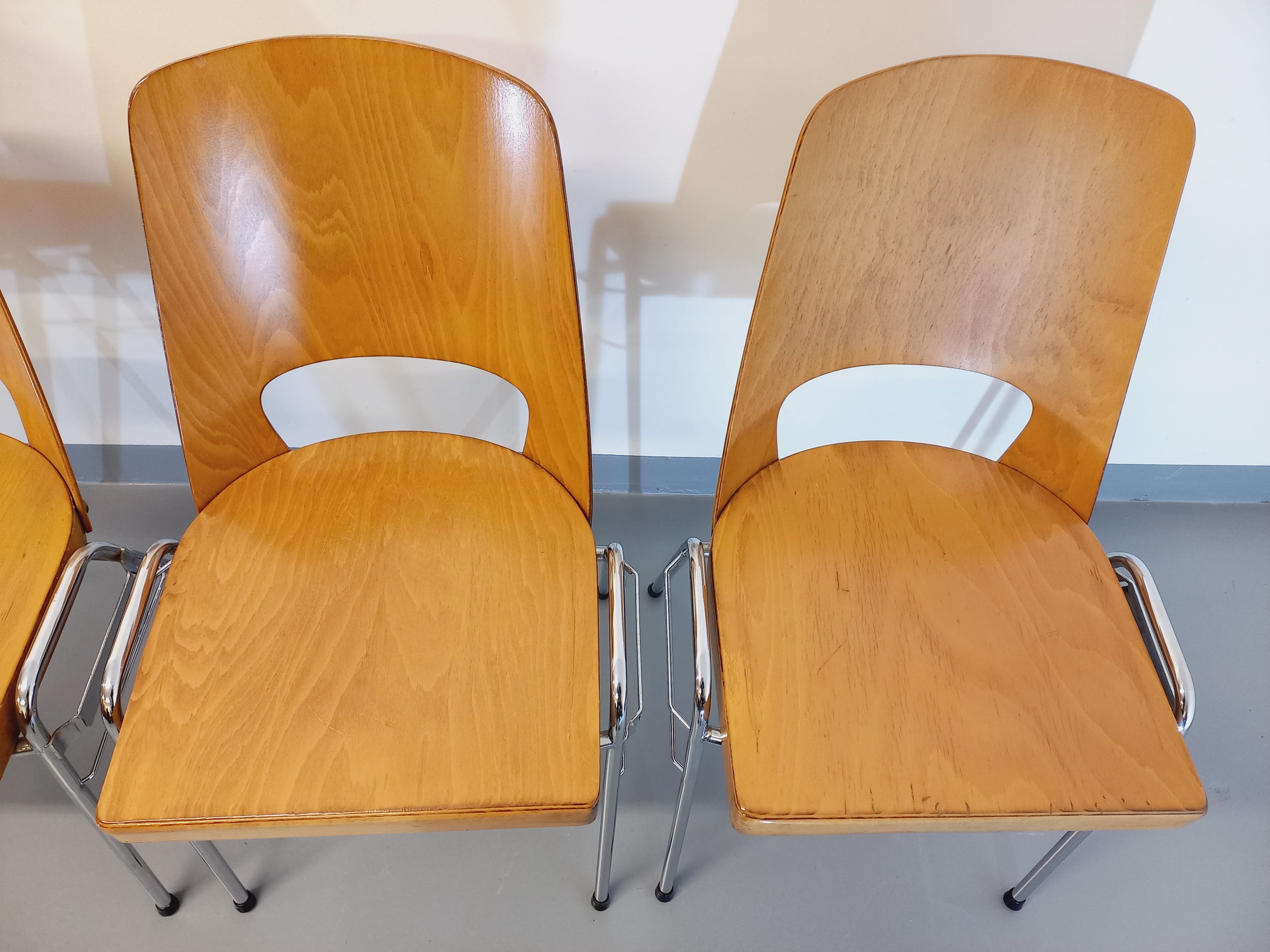 4 vintage stackable chairs model barrel Manhattan brand Baumann brand 70s