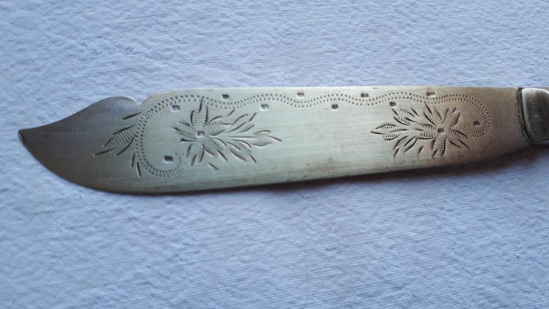 Fish cutlery in a box