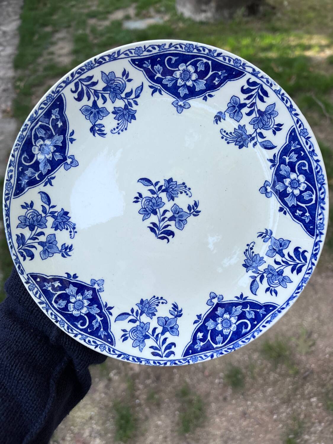 8 dessert plates in old Gien earthenware