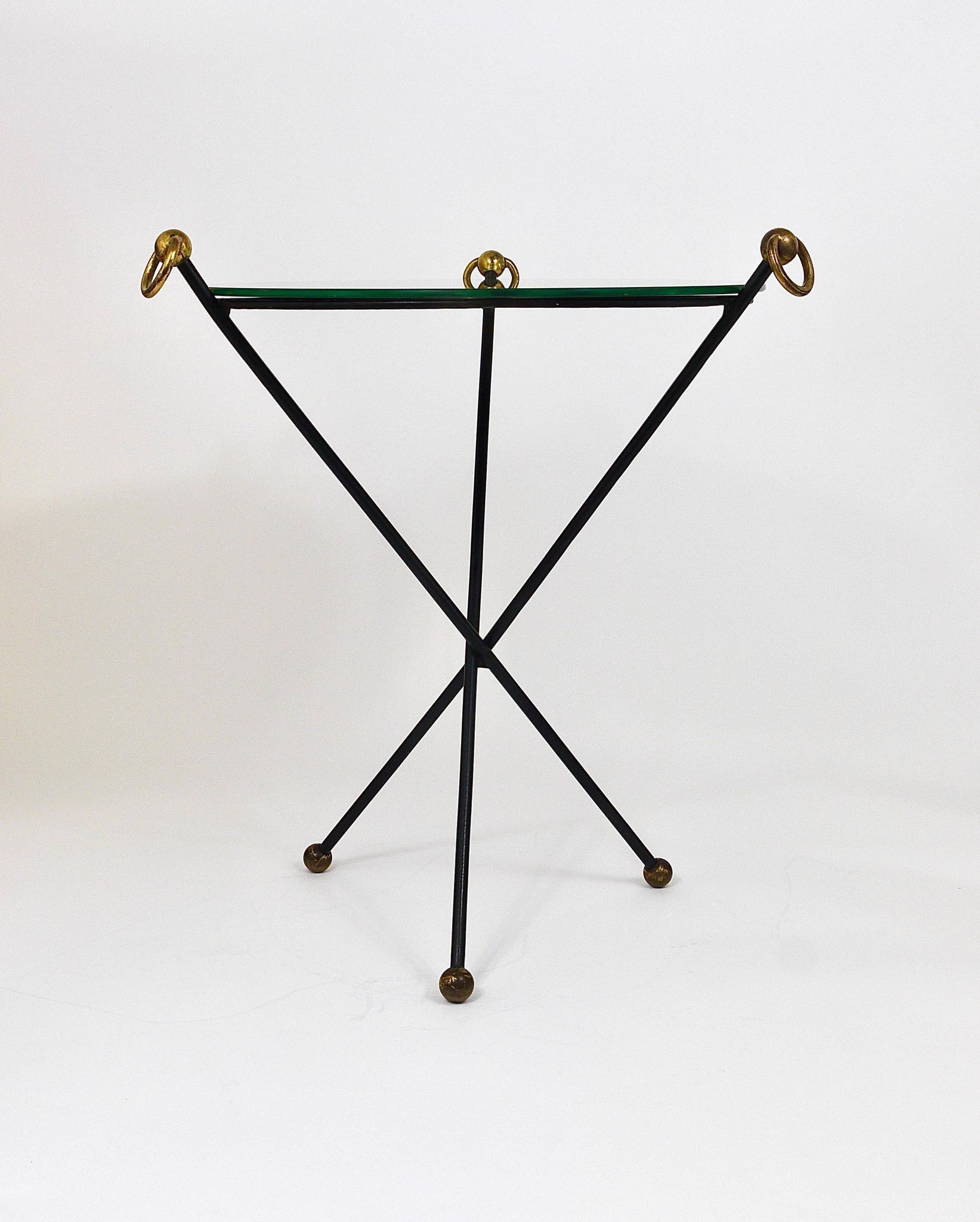 Table d'appoint miroir française milieu du siècle, style Jacques Adnet, laiton, années 1950