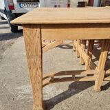 Extendable oak table