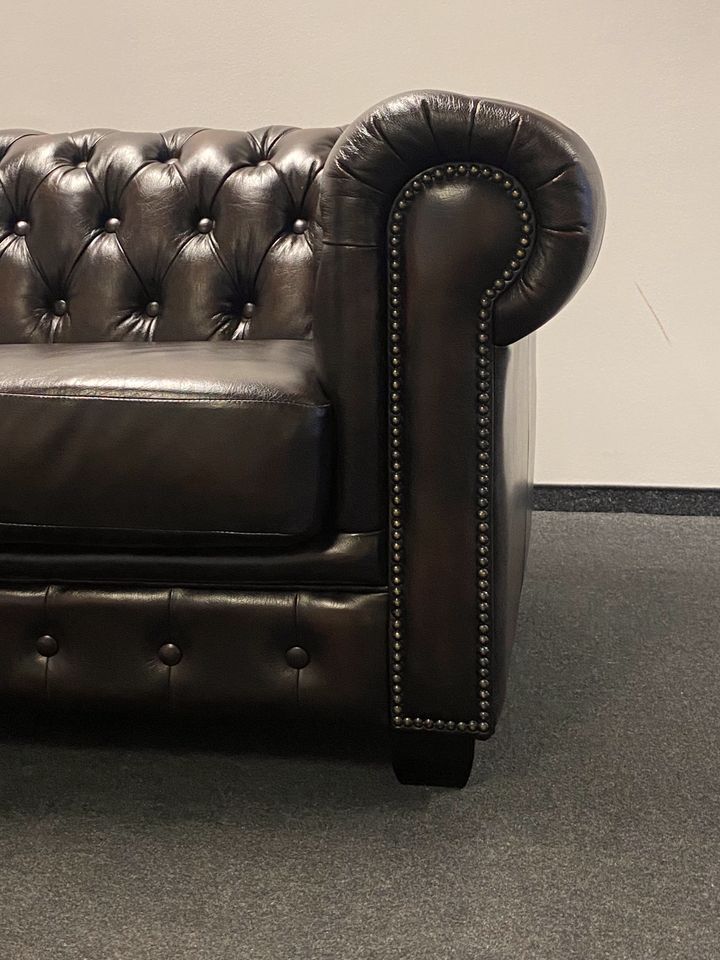Brown leather Chesterfield vintage Sofa