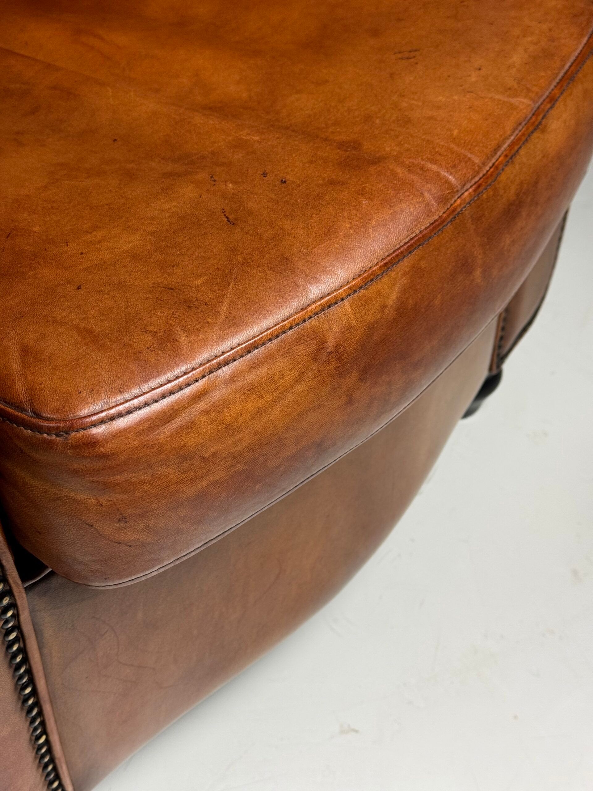 Set of 2 sheepskin club armchairs