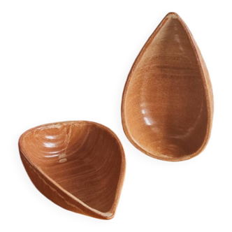 Glazed stoneware bowls for aperitifs or as catchalls in the shape of a walnut, signed.