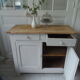 Buffet parisien vintage patiné gris perle, plateau bois.