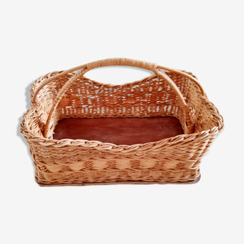 Basket or basket in retro rattan
