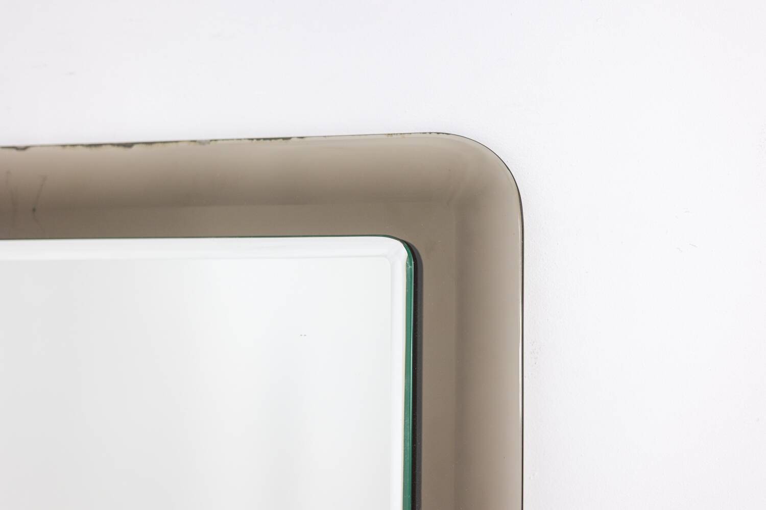 Bicolour rectangular mirror with rounded corners. Circa 1950.
