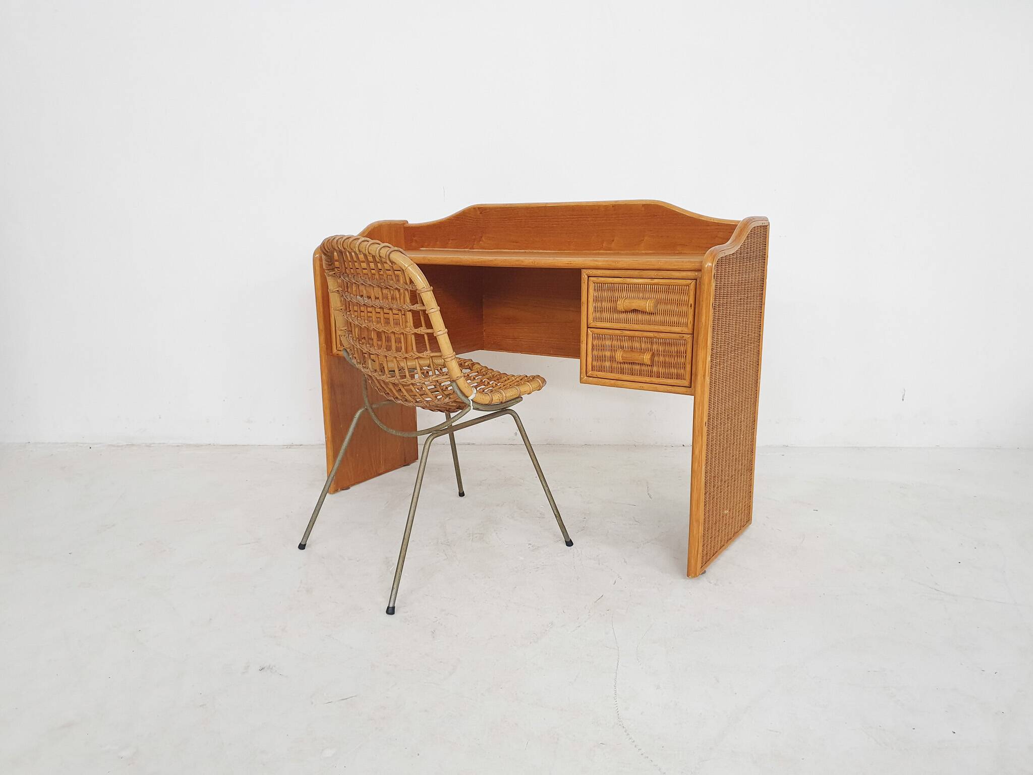 Coiffeuse ou bureau en rotin des années 70, Pays-Bas