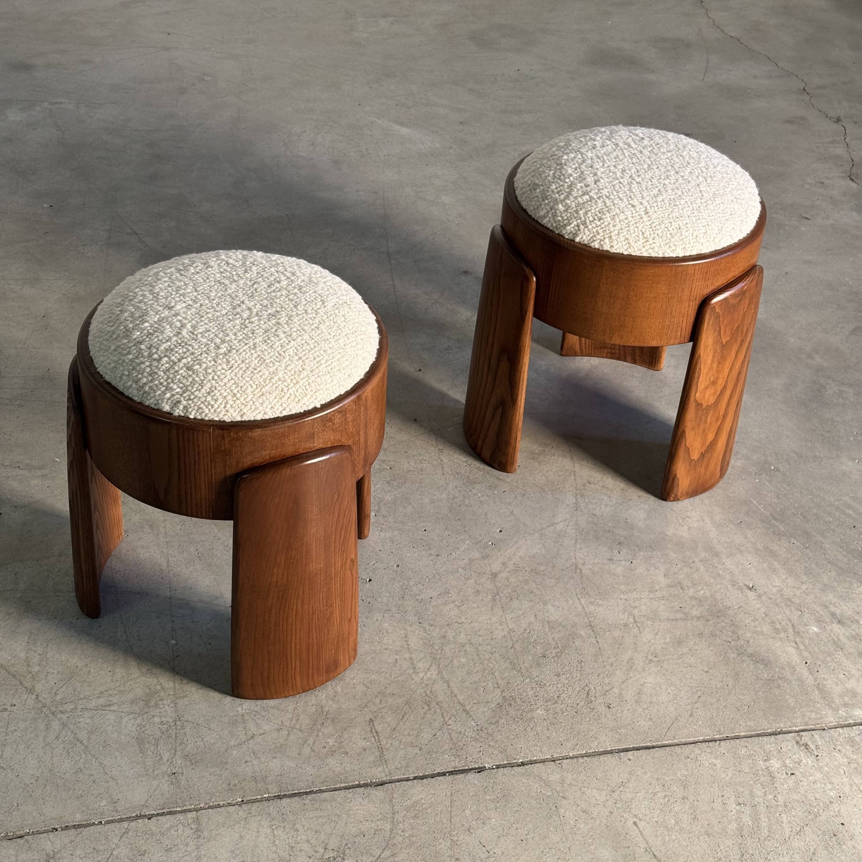 Paire de tabourets en frêne et tissu bouclé Dedar Milano par Forme