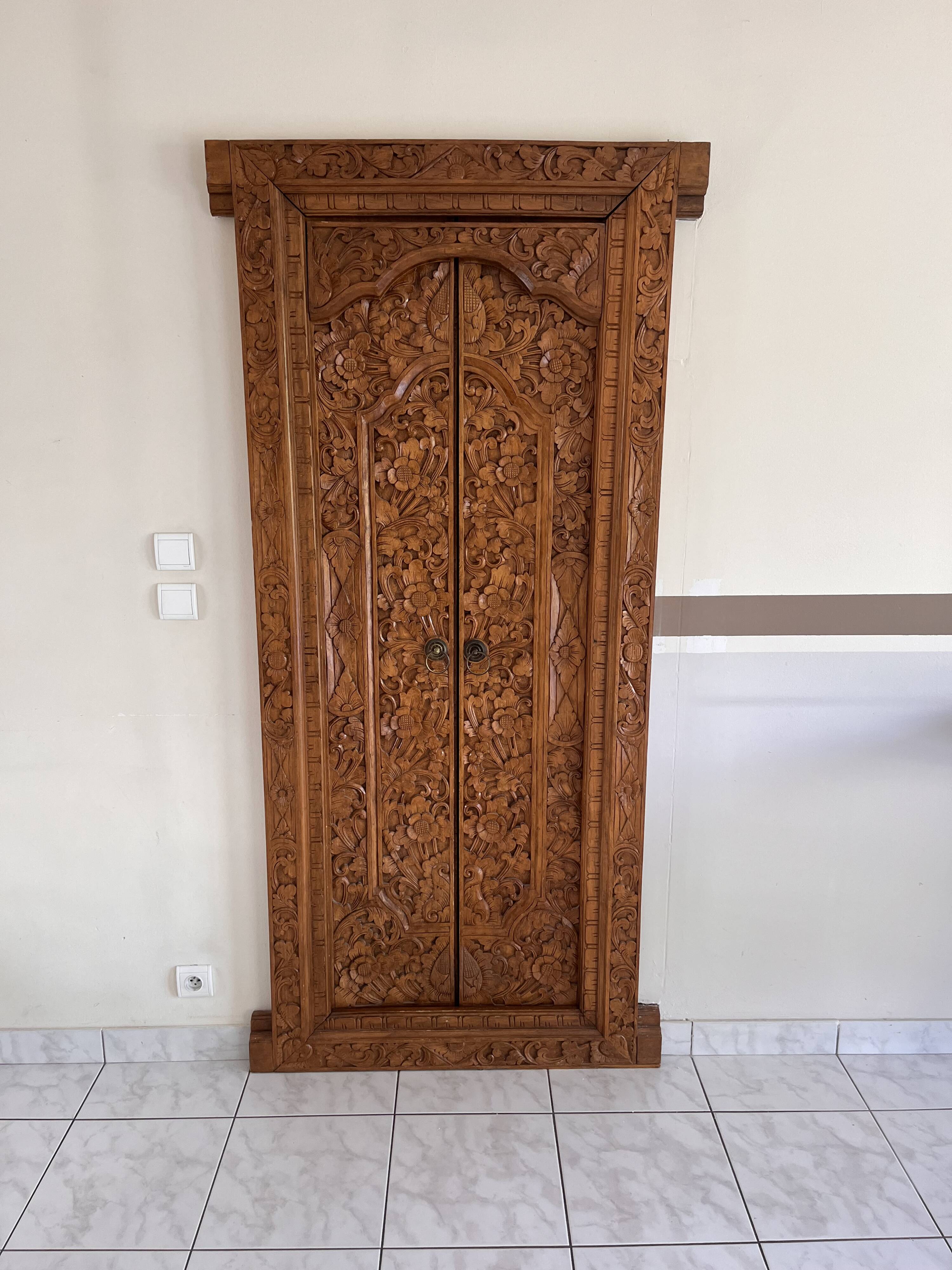 Porte sculptée