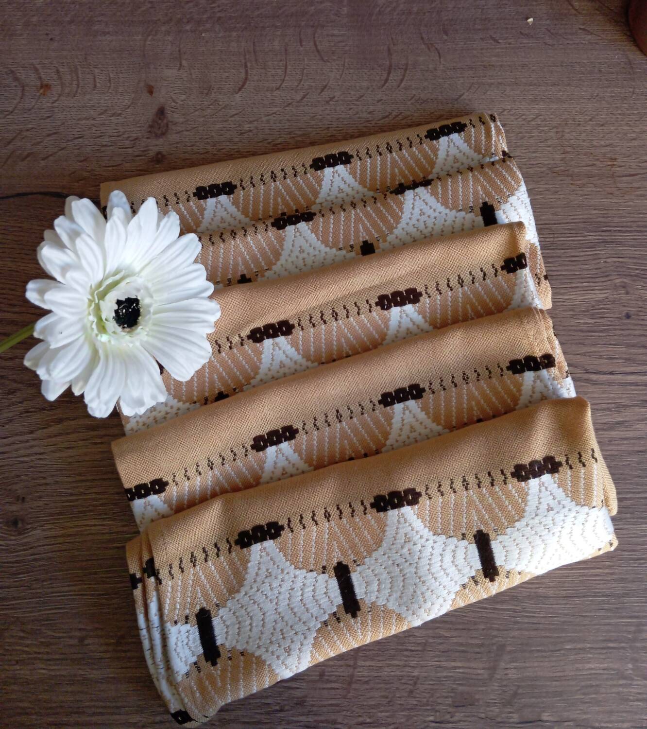 5 napkins 49x49 cm beige with geometric pattern, vintage