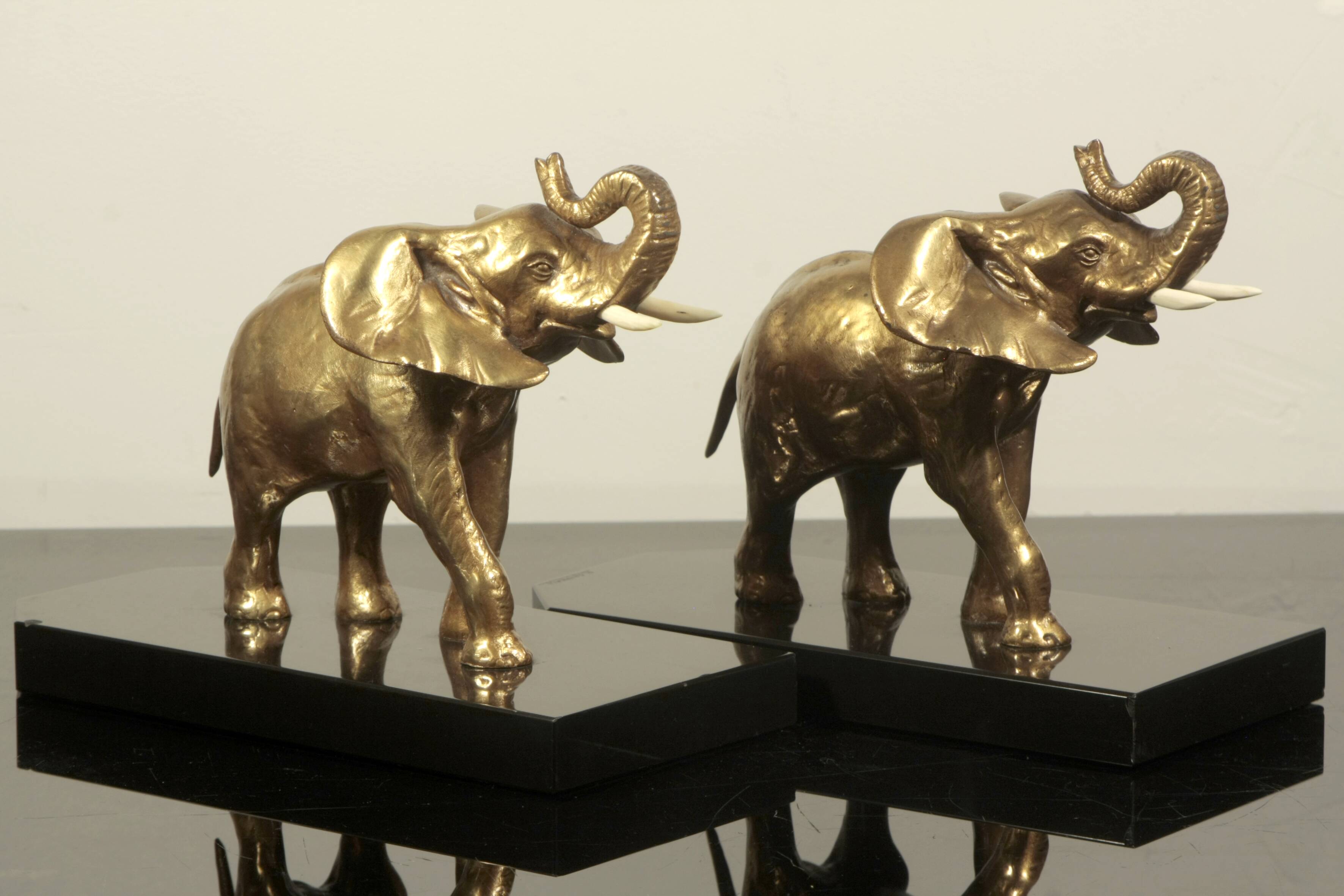 Elephant bookend "r garreau"