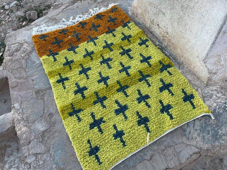 Handmade traditional natural wool rug size 1.5/2.5 m