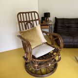 Fauteuil pivotant des années 60 en rotin