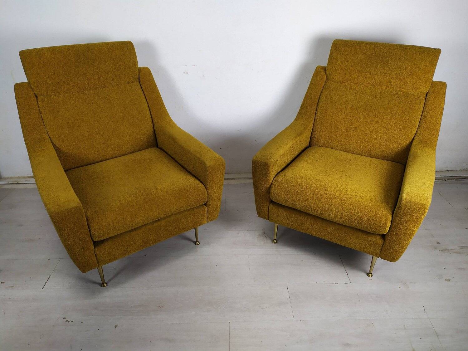 Fauteuils en velours moutarde, 1960