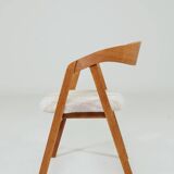 Set of 6 rustic oak wood dining chairs in safari beige.