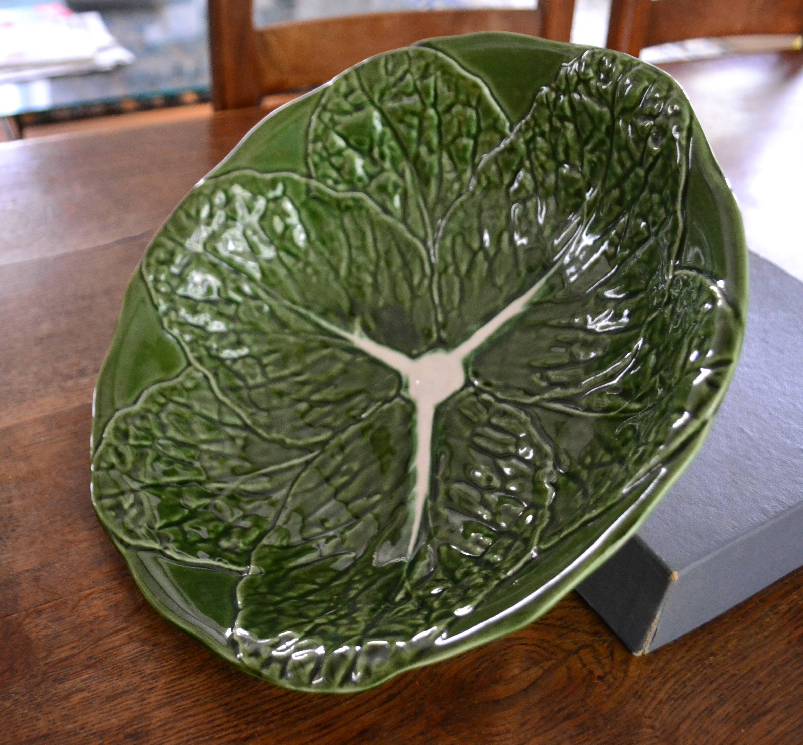Vintage cabbage leaf slip salad bowl