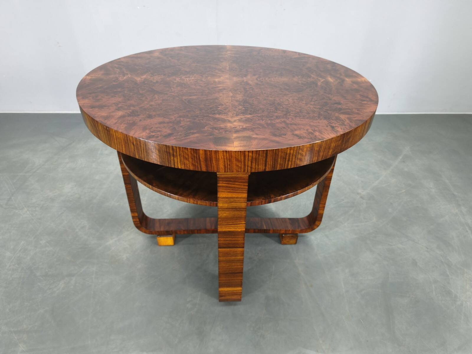 Table basse en placage de noyer Art Déco, Tchécoslovaquie, années 1930
