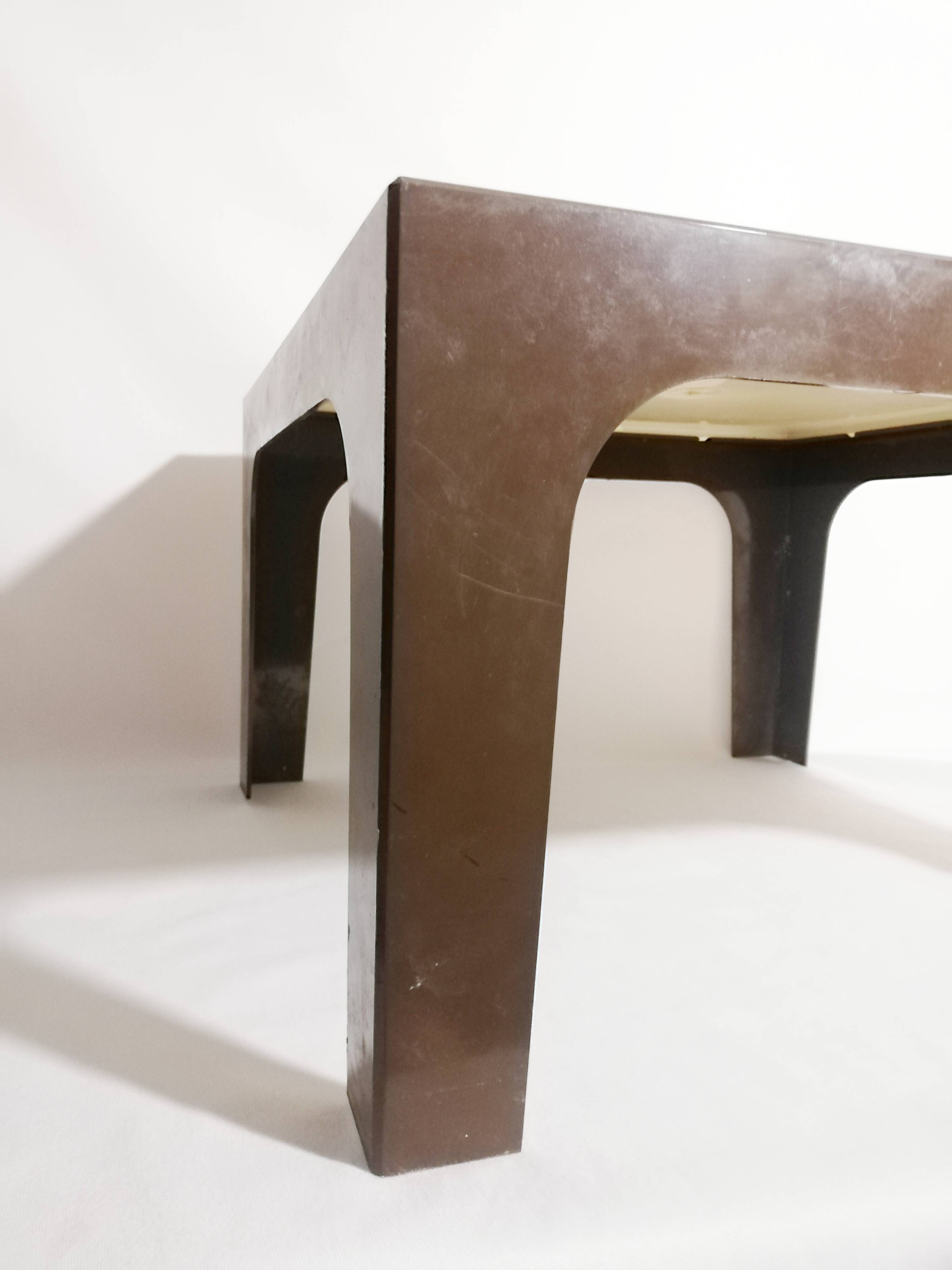 Plastic coffee table 70s