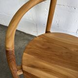 Chaise curbée avec assise ronde