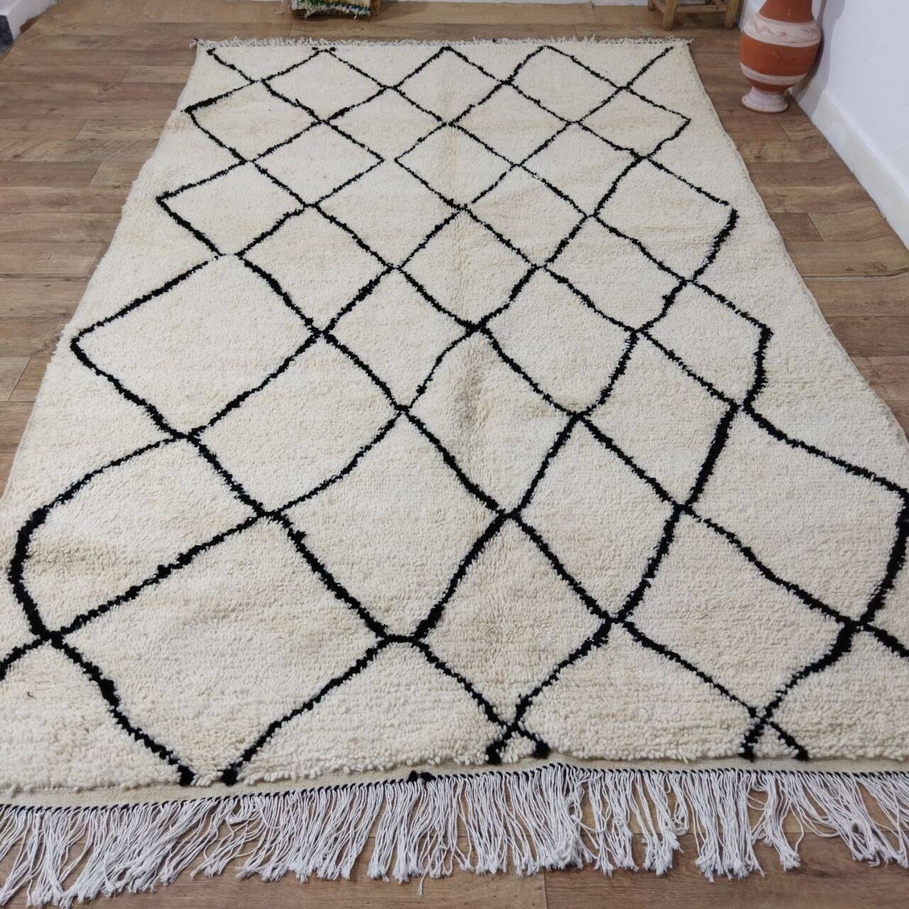 Handmade Moroccan Berber rug beni ouarain 317 X 184 CM