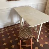 Folding table