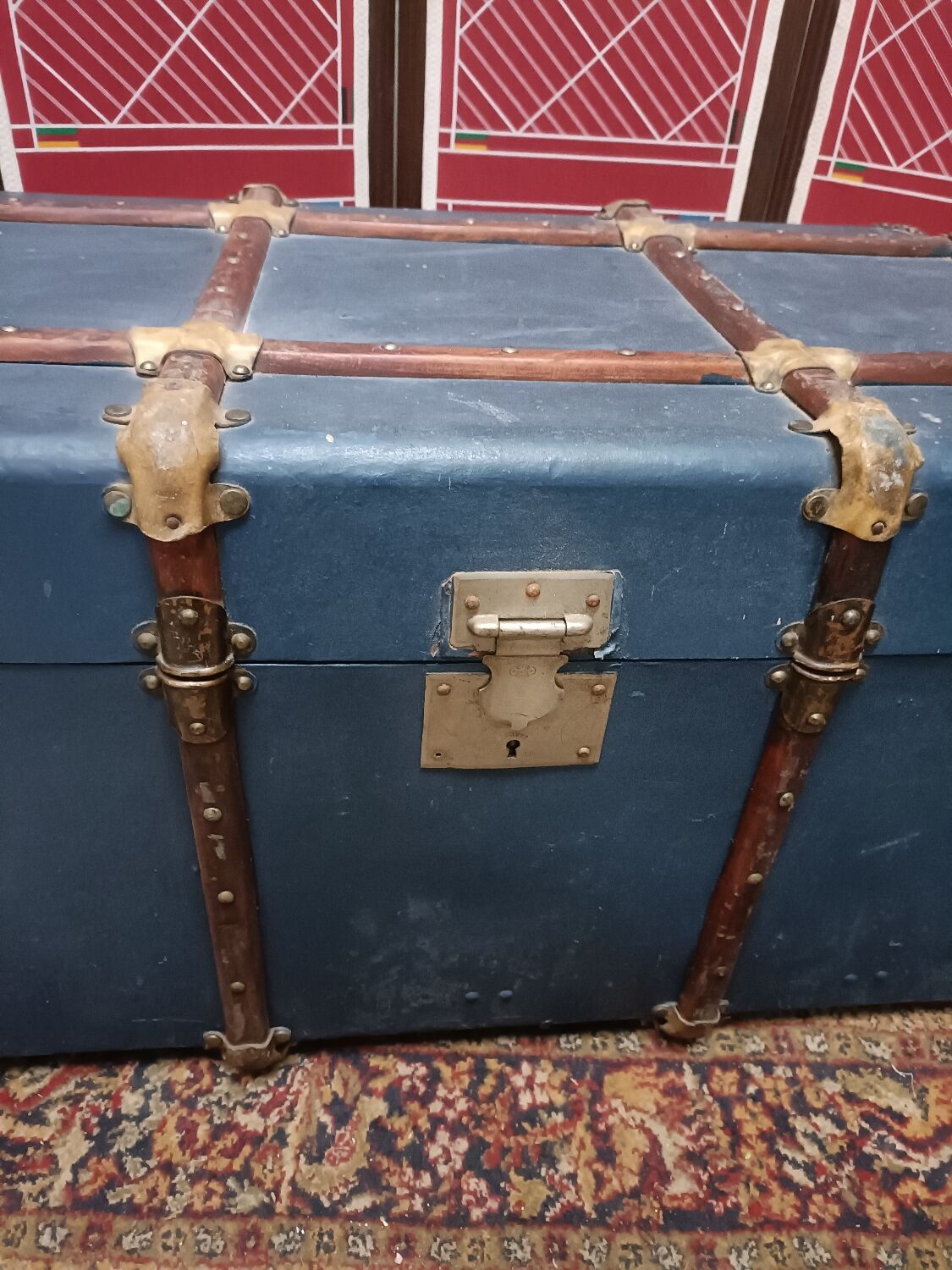 Former D.FES travel trunk trademark, 1950s