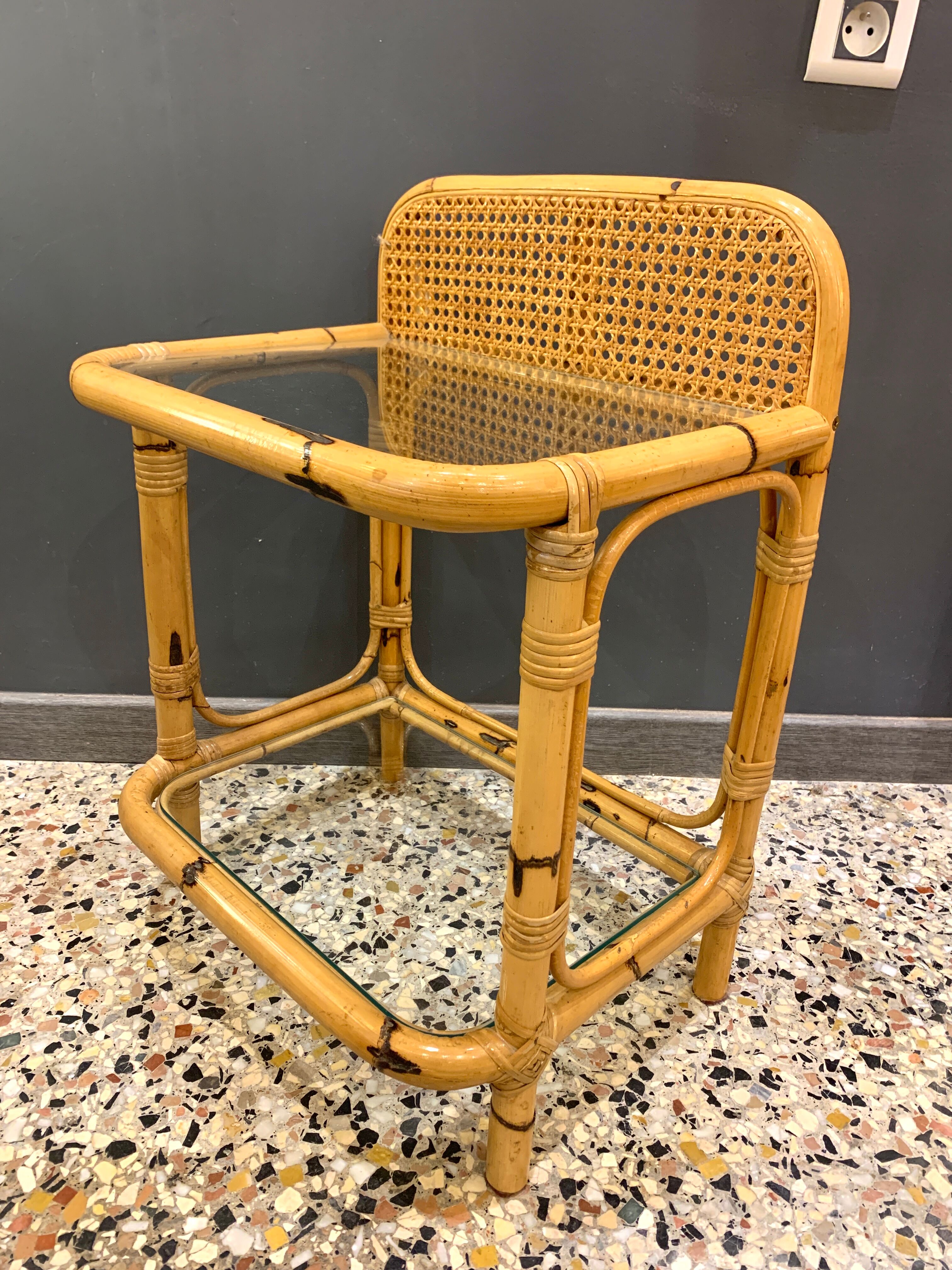 Paire de chevets vintage rotin et verre