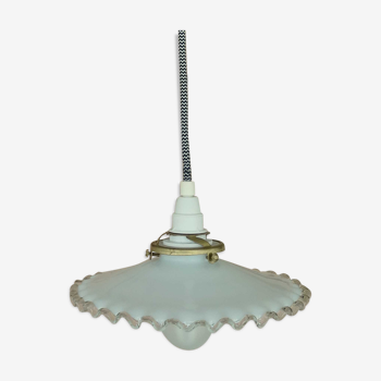 Suspension française art déco en  opaline  dentelée vers 1930